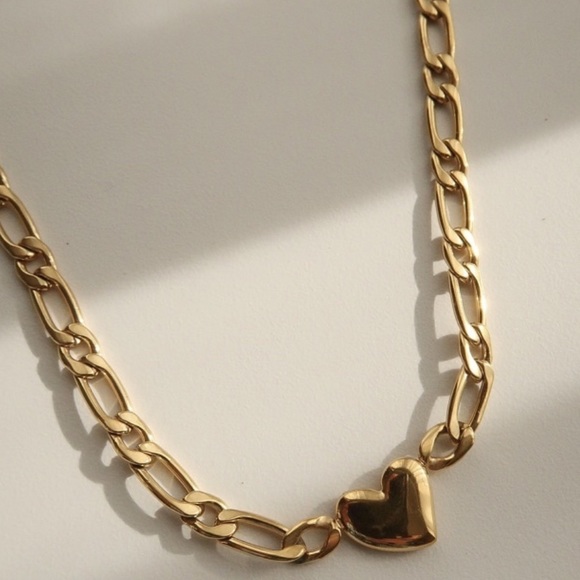 Waterproof gold plated heart necklace - Picture 5 of 5